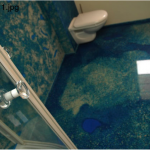 Badezimmer ausgestattet mit einem Gussfußboden von Flowing Art